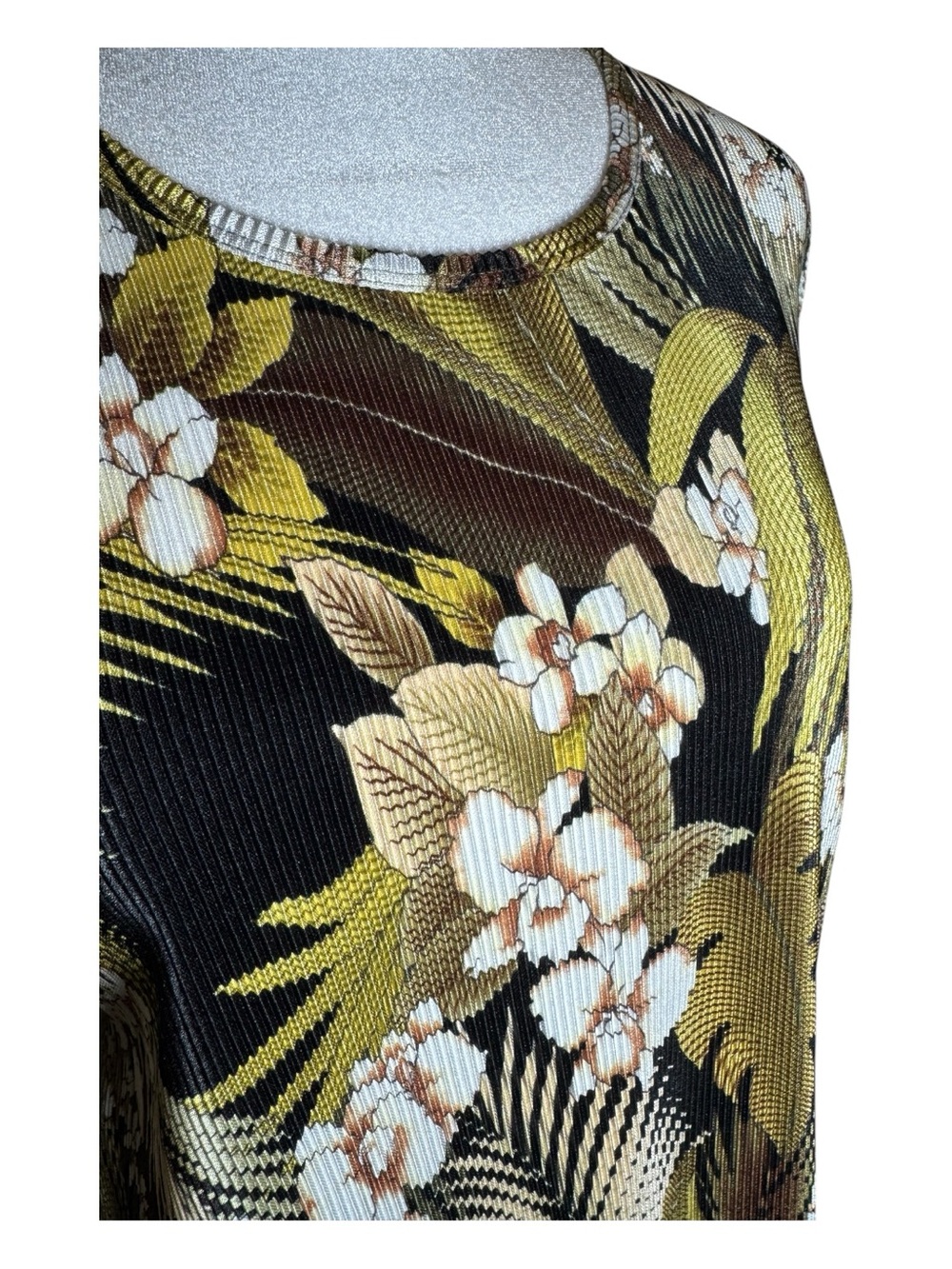 Plisse’ Floral Pleated Knit Tank Top - Black and Gold